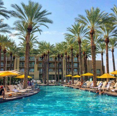 Top Luxury Resorts in Phoenix with Stunning Views
